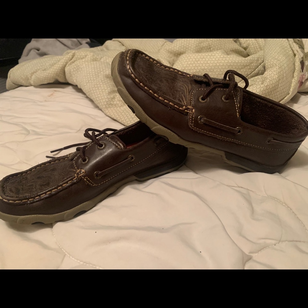 Women twisted x shoes